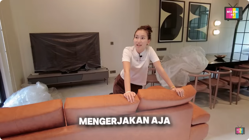 Didesain sendiri ada ruang rahasia, intip 11 potret rumah baru Hesti Purwadinata