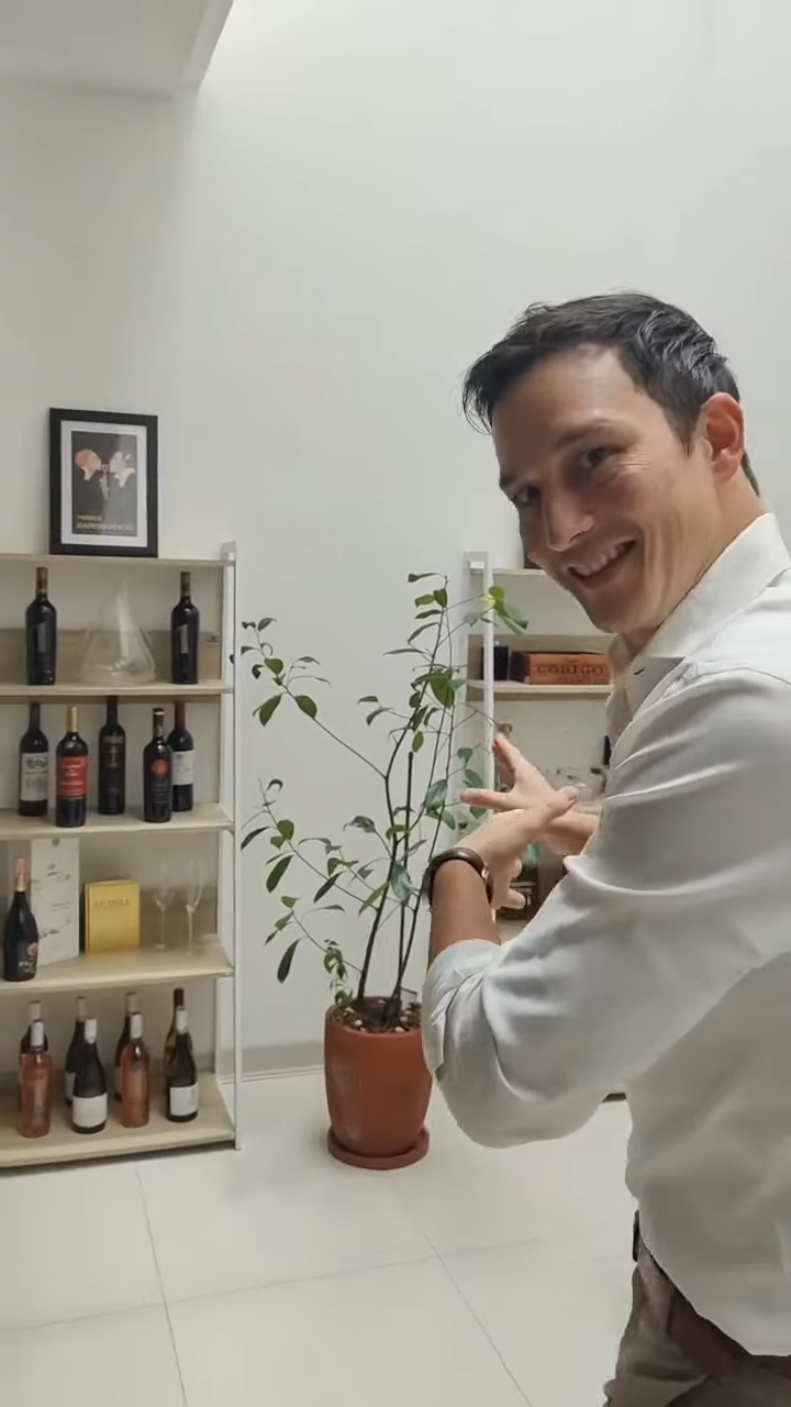 Lama tak muncul ternyata artis ini punya rumah simpel super nyaman, intip 10 potret hunian Mike Lewis