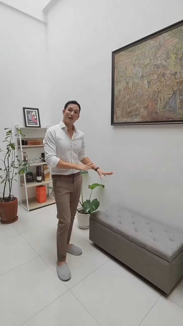 Lama tak muncul ternyata artis ini punya rumah simpel super nyaman, intip 10 potret hunian Mike Lewis