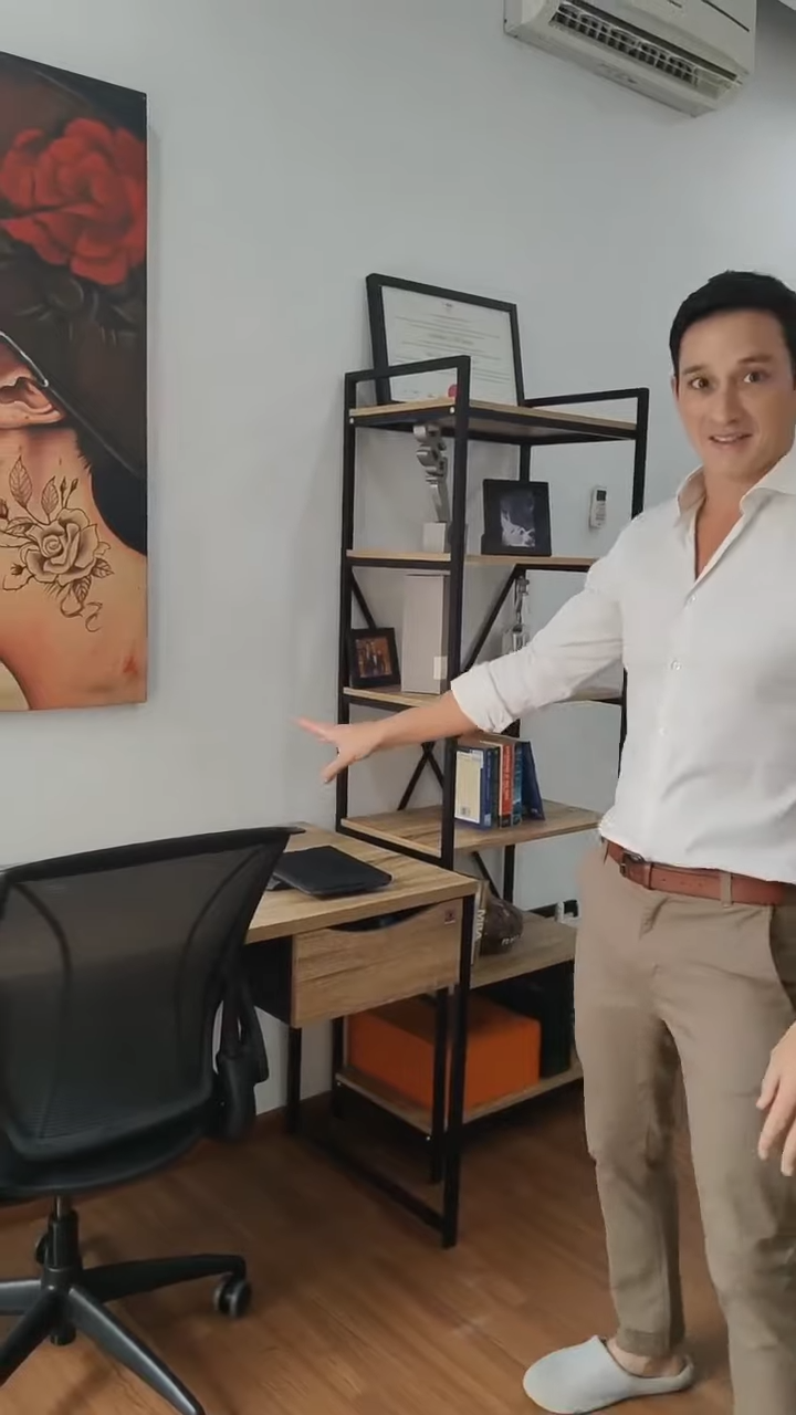 Lama tak muncul ternyata artis ini punya rumah simpel super nyaman, intip 10 potret hunian Mike Lewis