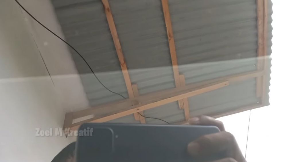 Trik bapak-bapak hilangkan bercak putih noda jamur di kaca mobil modal Rp 4 ribu, pakai 1 bahan dapur