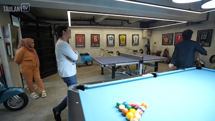 Punya banyak vespa antik di rumah seharga Rp 25 M, intip 11 potret basement Atta Halilintar