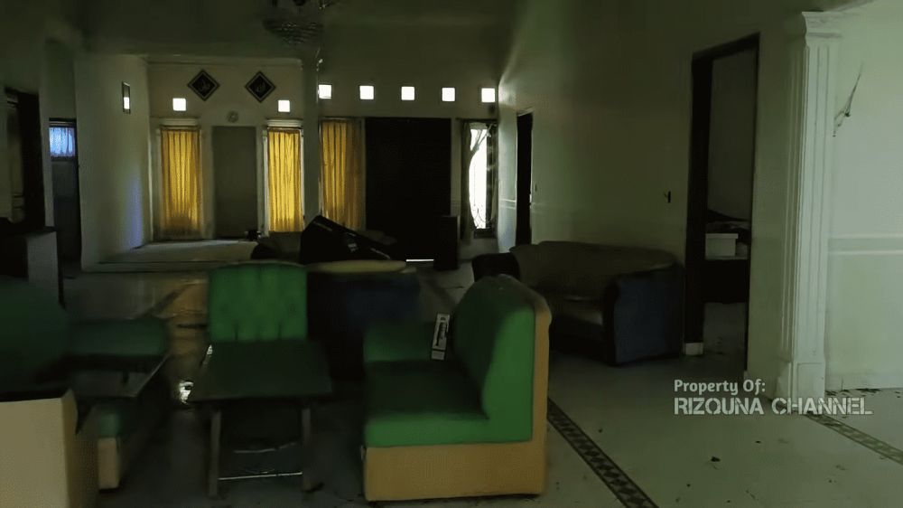 Halaman luas terabaikan bak hutan, 11 potret rumah lawas Maudy Koesnaedi, terakhir dihuni sekitar 2005