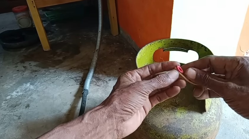 Tanpa repot ganti karet seal, ini trik cegah tabung gas LPG 3 kg bocor cuma pakai 1 alat sederhana