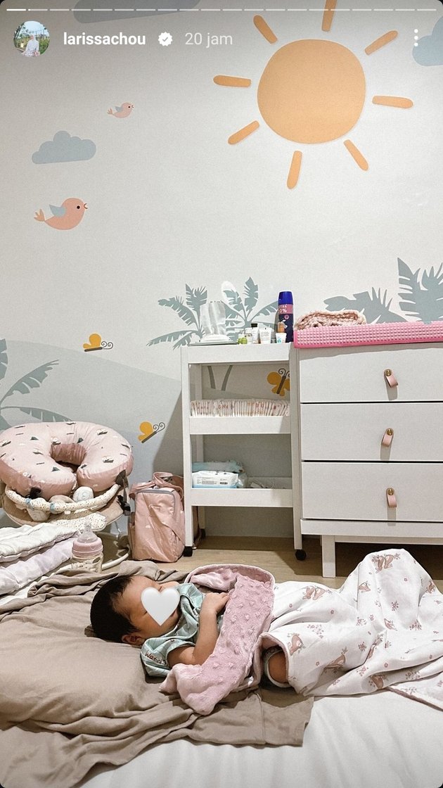 Desainnya interior estetik walau minim barang, ini 11 potret kamar anak Larissa Chou dan Ikram Rosadi