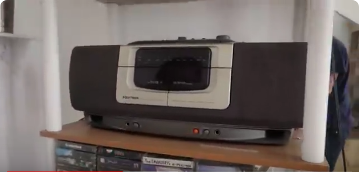 Koleksi kaset jadulnya tuai atensi, 10 potret ruang santai Fiersa Besari ini nyaman dan estetik