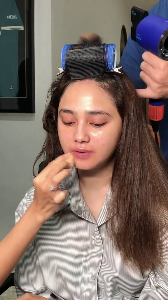 9 Potret Syifa Hadju saat tampil polos bikin warganet pangling, beda pol usai dimakeup