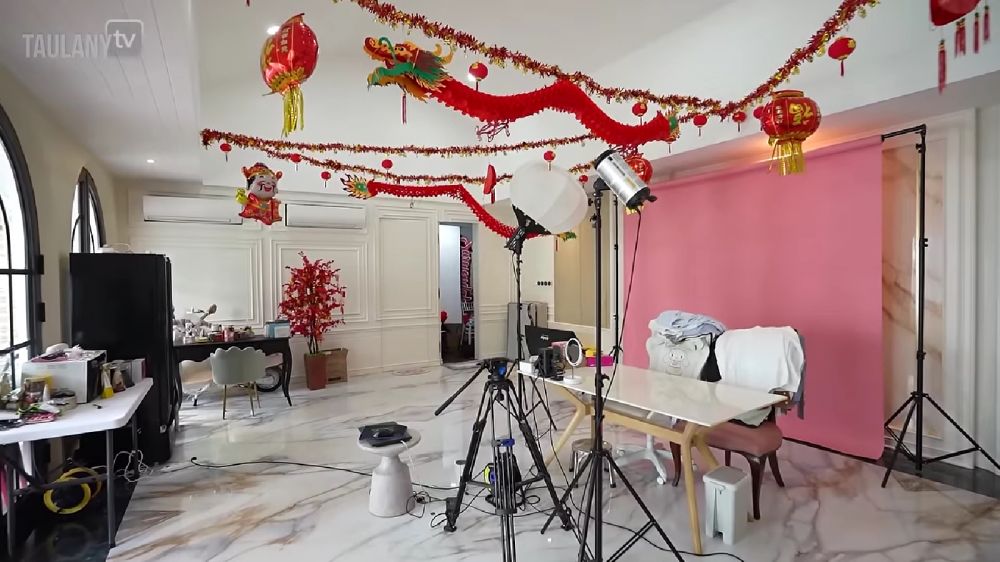 Dilengkapi lift, intip 9 potret rooftop rumah baru Sarwendah, ada kolam renang dan lapangan bola