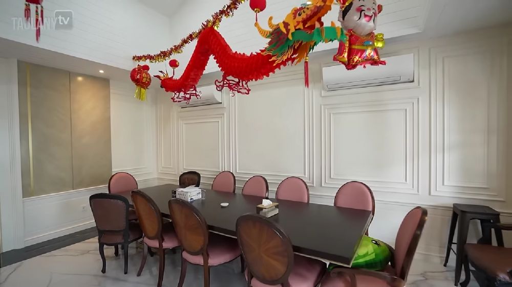 Dilengkapi lift, intip 9 potret rooftop rumah baru Sarwendah, ada kolam renang dan lapangan bola