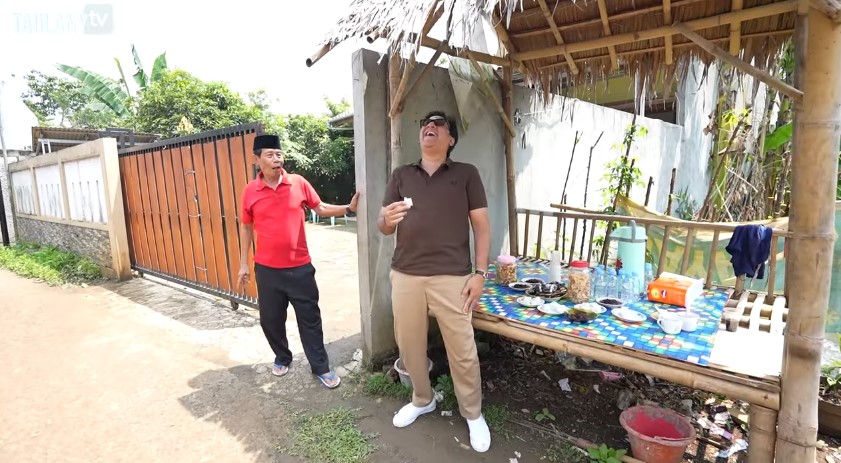 Haji Malih lebih 50 tahun jadi artis, huni rumah sederhana, 11 potret dapurnya sempit tapi estetik