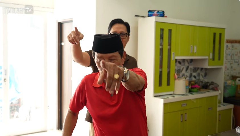 Haji Malih lebih 50 tahun jadi artis, huni rumah sederhana, 11 potret dapurnya sempit tapi estetik