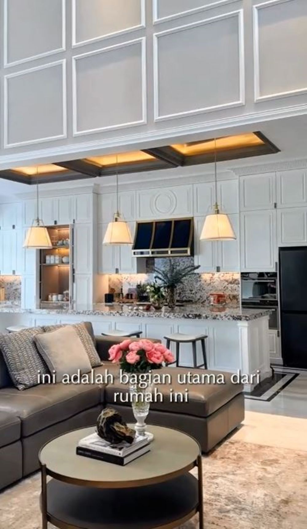 Rumah Nabila Syakieb megah ala American clasic, interior dapur bak resto bintang 5, ini 9 potretnya