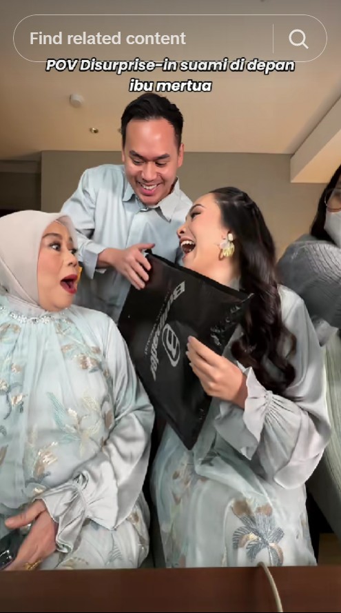 Reaksi Dewi Yull lihat anaknya beri kado buat istri ini tuai pujian, pelajaran bijak untuk para mertua
