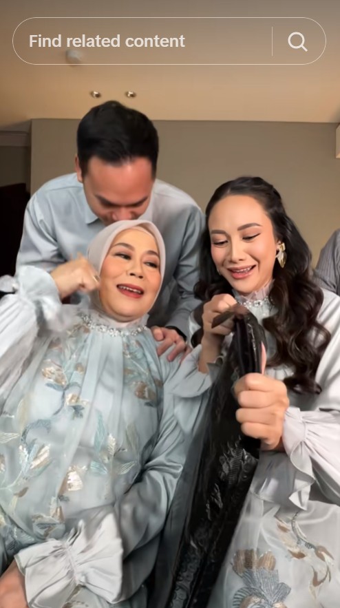 Reaksi Dewi Yull lihat anaknya beri kado buat istri ini tuai pujian, pelajaran bijak untuk para mertua
