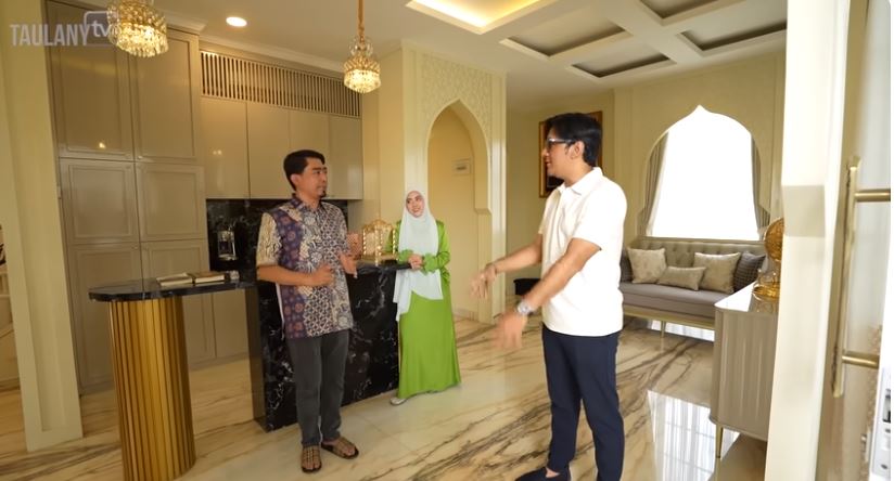 Punya mini bar hingga kamar tidur, 11 potret waiting room Ustaz Solmed yang dilengkapi lobby bak hotel