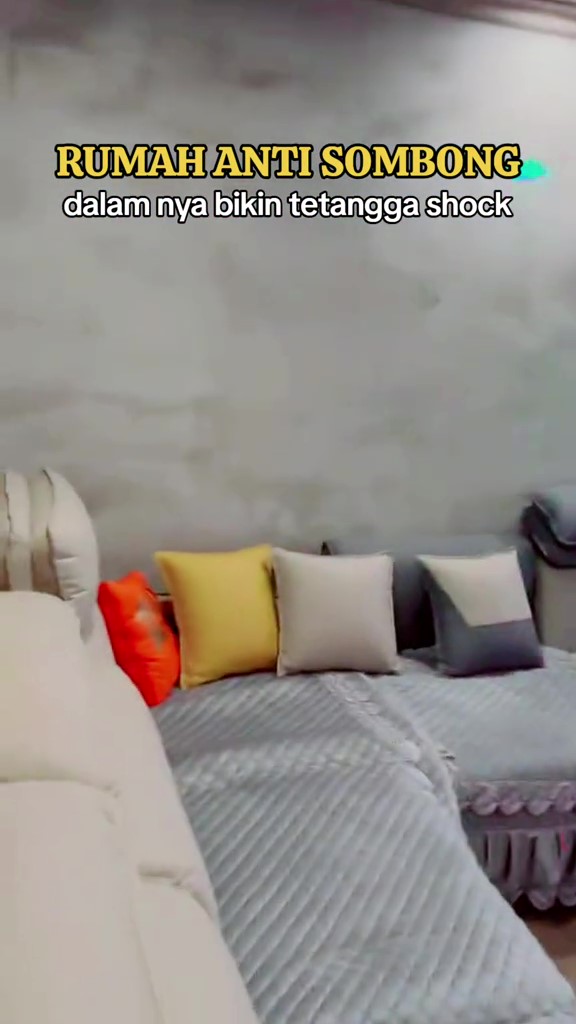 Penampakan luarnya mirip pos kamling, 8 potret ruang tamu ini bak tempat karaoke eksklusif