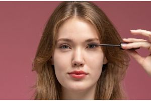 Trik pakai maskara supaya tak menggumpal dan bikin bulu mata lentik meski tanpa alat penjepit