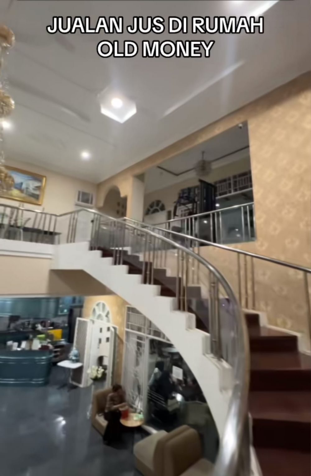 Rumah gedong bak sinetron dengan fasilitas lift ini diubah jadi warung jus, 9 potretnya bikin heran