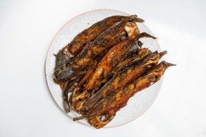Trik menggoreng ikan lele agar minyak tak meletup tanpa harus pakai tepung