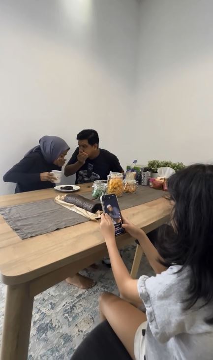 Rombak rumah hanya gegara tikus, begini 9 potret dapur kayu Tantri Kotak yang disulap jadi minimalis