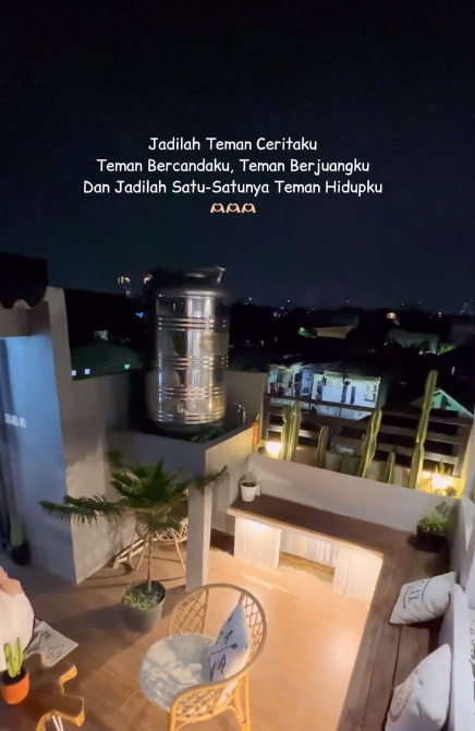 11 Tahun menabung karyawan ini sukses bangun rumah mewah, ini 11 potret rooftop bak kafe estetik