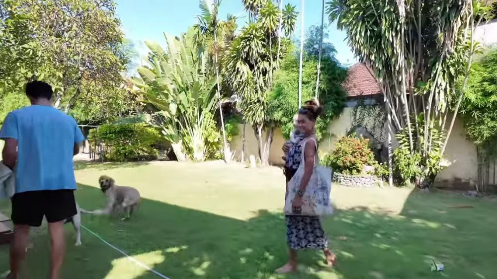 Didesain semi industrial sejuk bak tinggal di vila, intip 10 potret rumah Jennifer Coppen