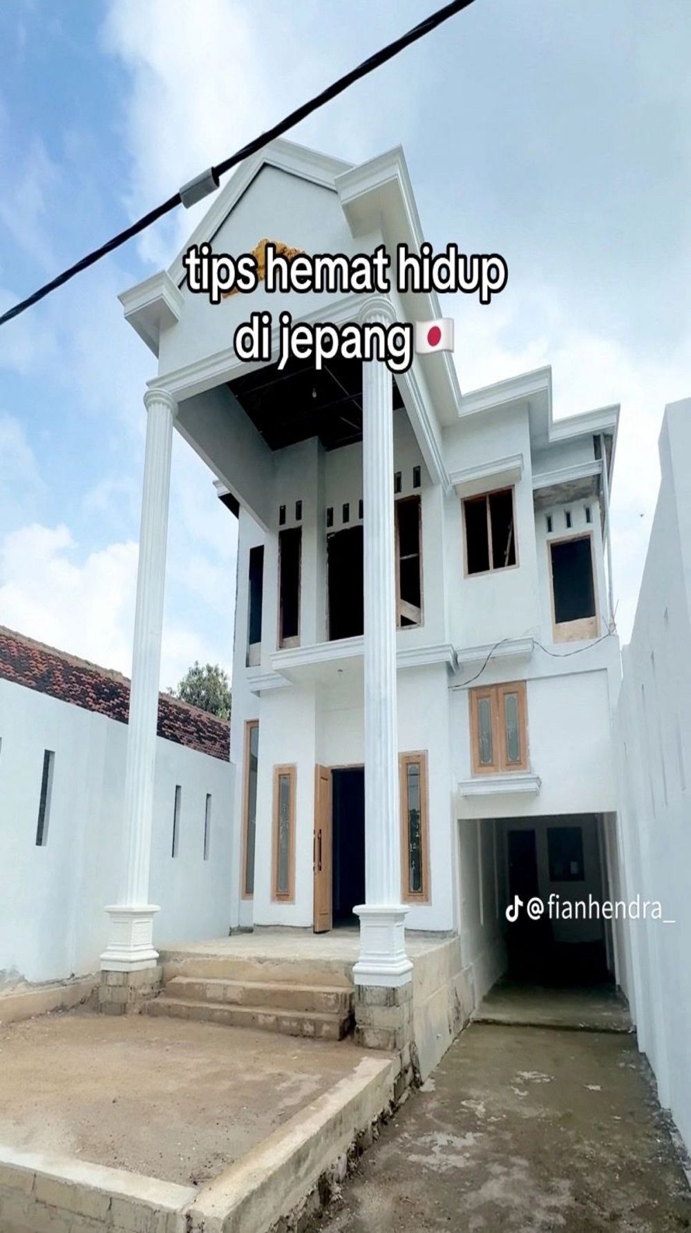 Pria ini pamer bangun rumah mewah dan minimarket usai 2 tahun jadi TKI, 9 potretnya tuai perdebatan