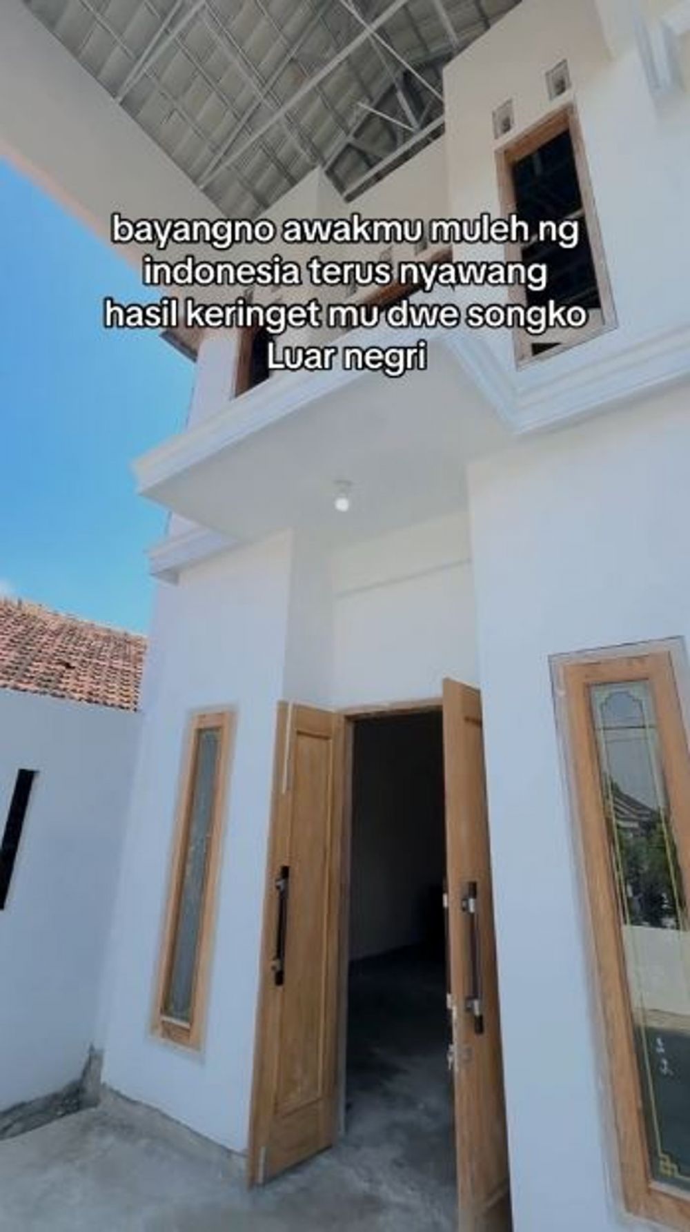 Pria ini pamer bangun rumah mewah dan minimarket usai 2 tahun jadi TKI, 9 potretnya tuai perdebatan