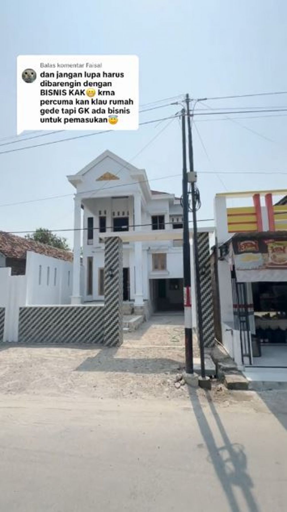 Pria ini pamer bangun rumah mewah dan minimarket usai 2 tahun jadi TKI, 9 potretnya tuai perdebatan