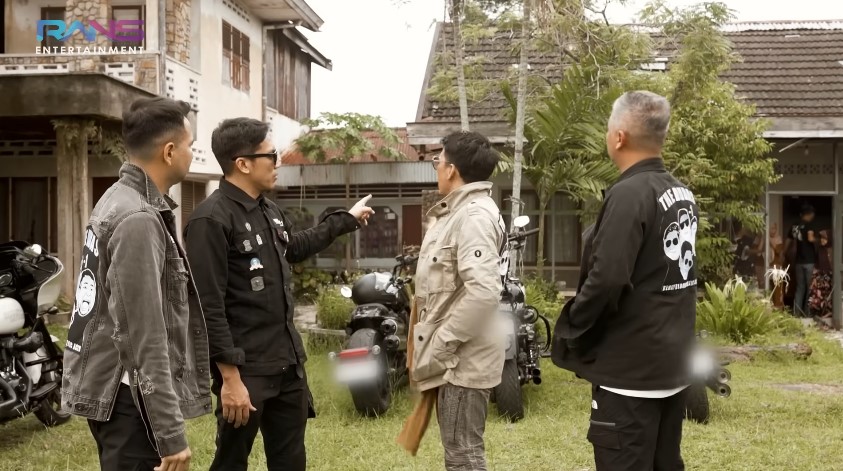 Desainnya jadul zaman dulu tapi tetap apik terawat, intip 11 potret rumah punya kakek nenek Ariel NOAH