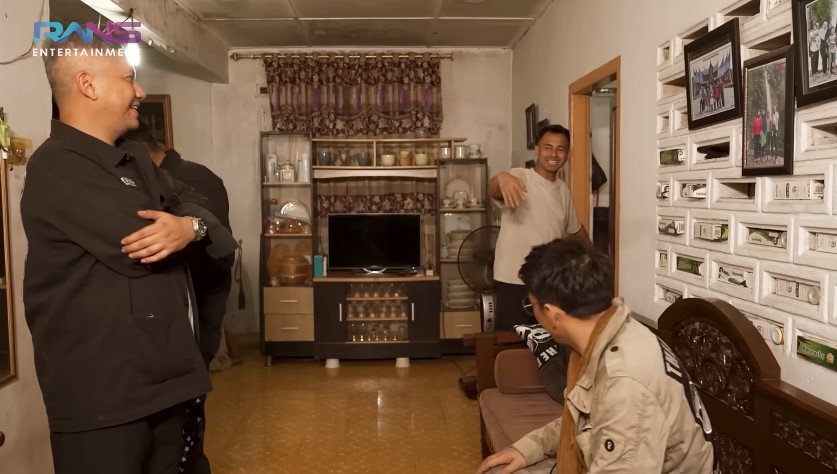 Desainnya jadul zaman dulu tapi tetap apik terawat, intip 11 potret rumah punya kakek nenek Ariel NOAH