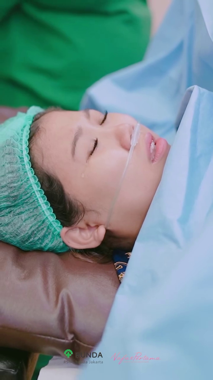 Lahirkan anak pertamanya dengan Muhammad Khairi, ini 9 momen persalinan Kiky Saputri