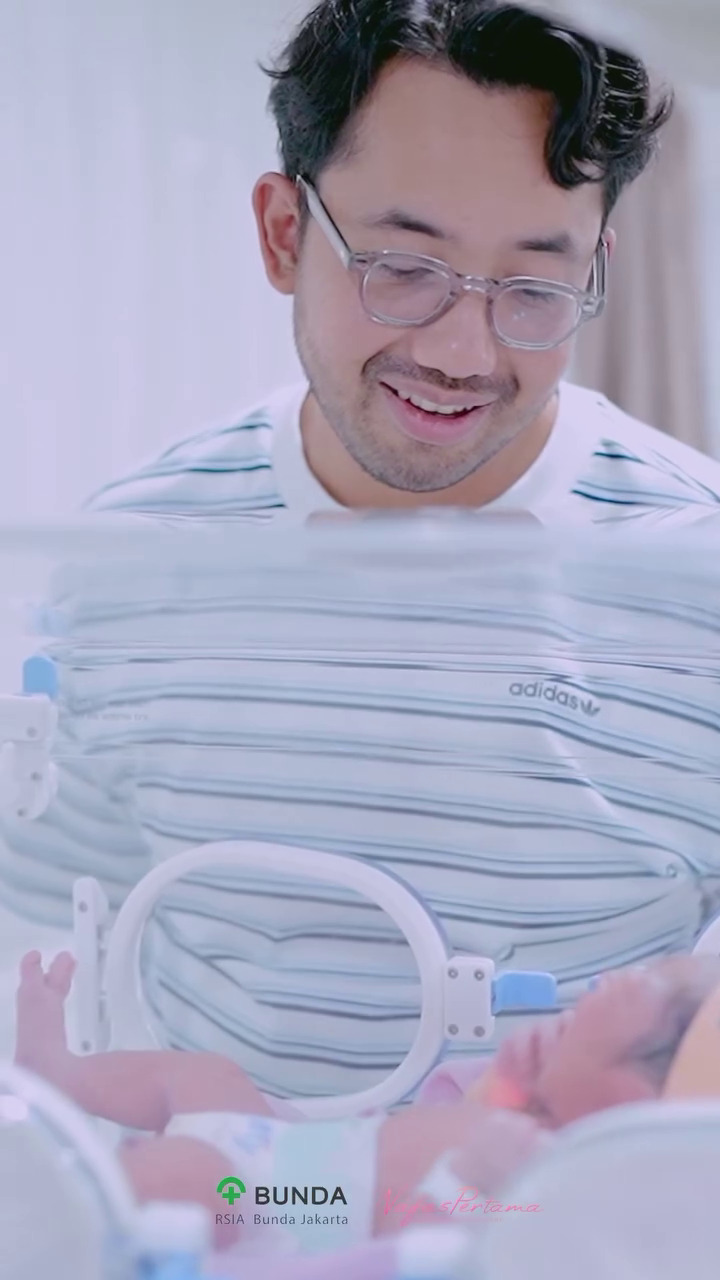 Lahirkan anak pertamanya dengan Muhammad Khairi, ini 9 momen persalinan Kiky Saputri