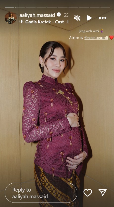 9 Potret gaya Aaliyah Massaid jadi bridesmaid saat hamil 5 bulan, bentuk tubuhnya bikin salfok