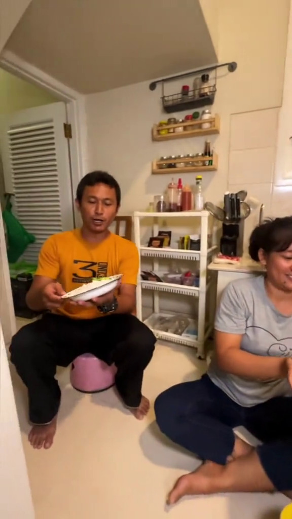 Hobi review makanan, Nanakoot punya dapur minimalis yang estetik serba putih, intip 9 potretnya