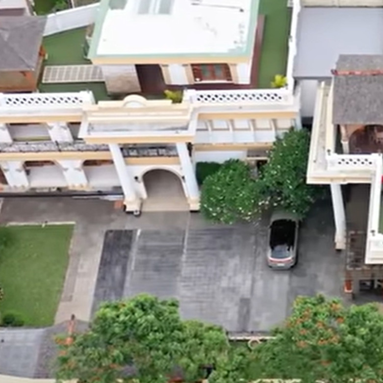 Hunian megahnya senilai Rp 15 miliar bak istana, intip 9 potret rooftop rumah Sule jadi tempat jemuran