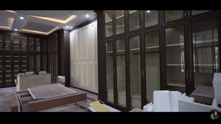 Toilet duduknya seharga Rp100 juta, intip 11 potret rumah baru Rey Utami ditaksir senilai Rp50 miliar