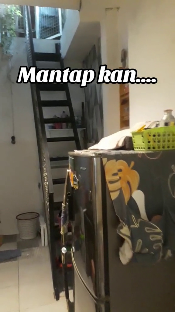 Rumah tipis lebar cuma 2 meter, intip 9 potret interiornya mirip tinggal di gang tapi estetik