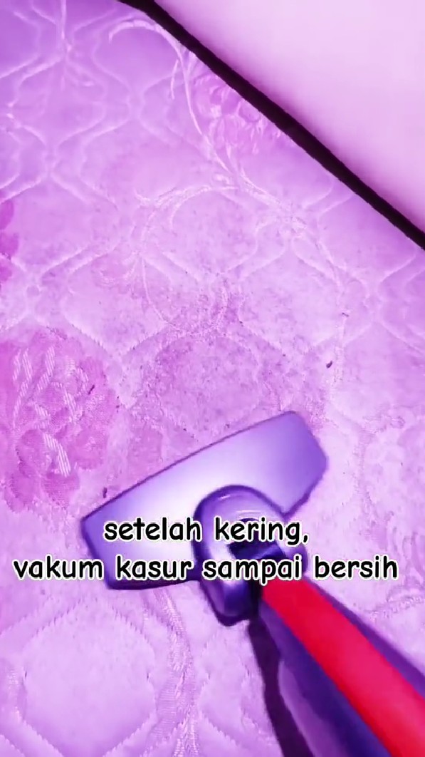 Trik emak-emak hilangkan bau pesing di kasur tanpa repot dicuci sabun, cuma pakai 1 bahan dapur