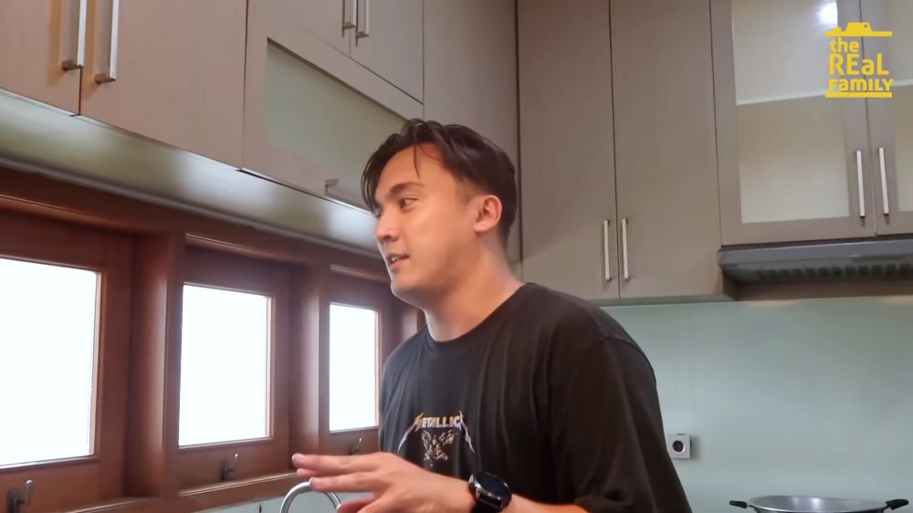 Sering masakin istri, ini 10 dapur rumah Rendy Kjaernett dan Lady Nayoan, minimalis tapi nggak sumpek