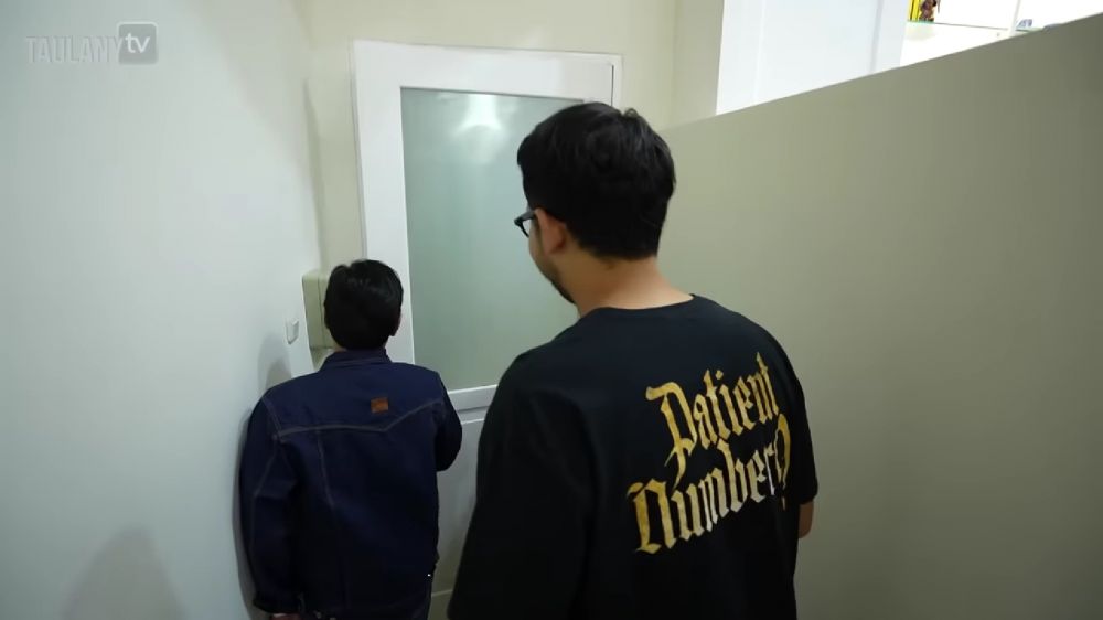 Hidup mewah di rumah Rp15 M usai nikah, 9 potret dapur kotor Kiky Saputri ini nyempil di garasi