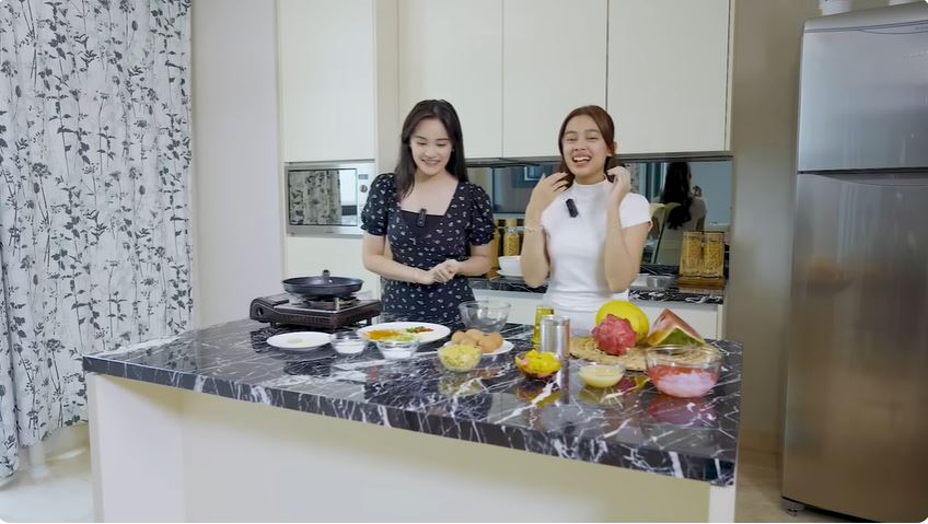 9 Potret dapur Aqeela Calista 'Asmara Gen Z', ukurannya mungil tapi jadi spot favorit bikin konten