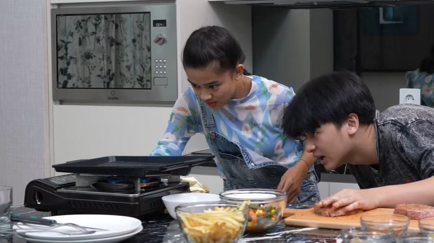 9 Potret dapur Aqeela Calista 'Asmara Gen Z', ukurannya mungil tapi jadi spot favorit bikin konten
