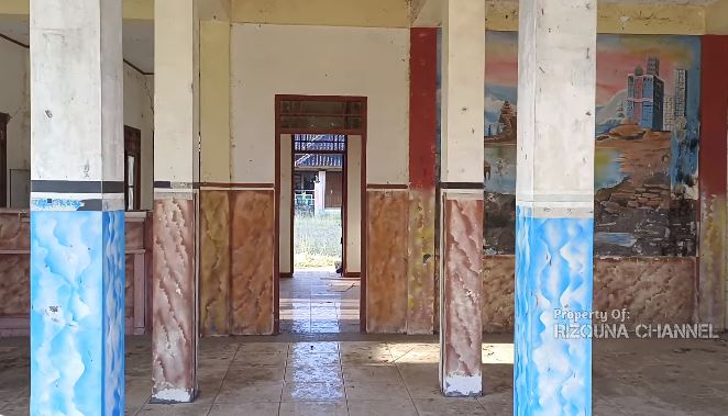 Pernah punya rumah megah 2 hektar dekat sawah, 11 potret rumah Iis Dahlia ini tak terurus