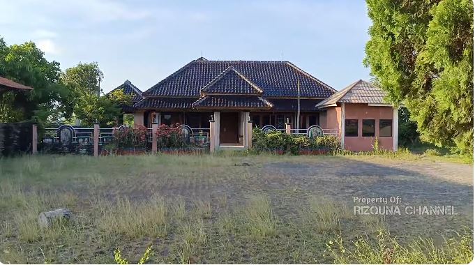 Pernah punya rumah megah 2 hektar dekat sawah, 11 potret rumah Iis Dahlia ini tak terurus