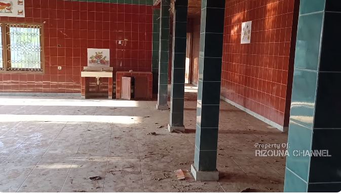 Pernah punya rumah megah 2 hektar dekat sawah, 11 potret rumah Iis Dahlia ini tak terurus