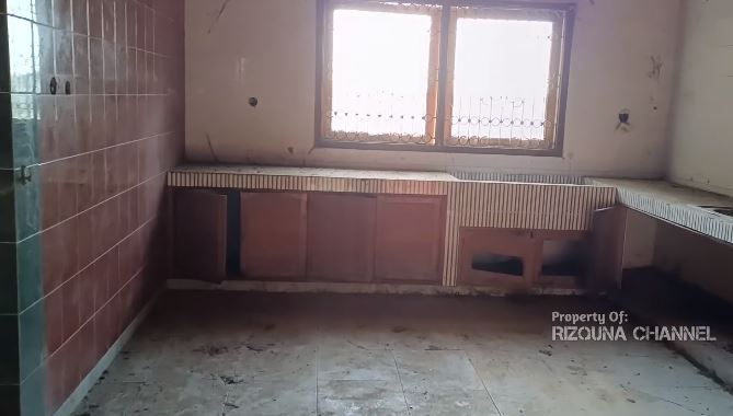 Pernah punya rumah megah 2 hektar dekat sawah, 11 potret rumah Iis Dahlia ini tak terurus