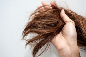 Bisa 10 kali lebih cepat, begini cara tumbuhkan rambut pakai 1 jenis daun