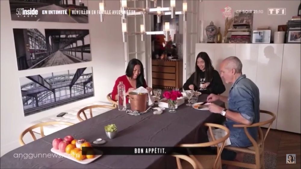 11 Potret apartemen Anggun C. Sasmi di Prancis, tatanannya unik, perpustakaan nyatu dengan ruang makan