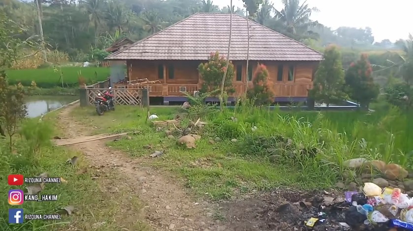 Di tengah sawah dari luar sederhana, ternyata rumah ini harganya Rp 1 M, 9 potretnya bikin mupeng